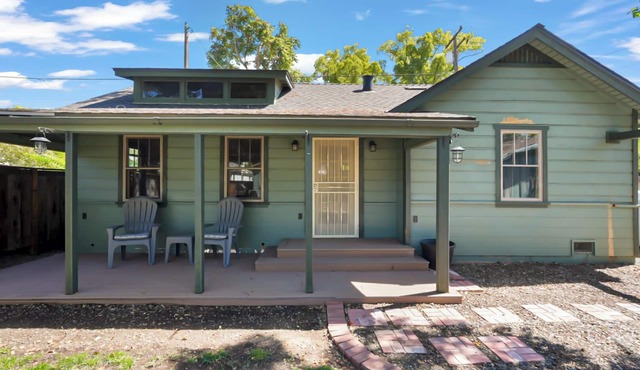 Charming 2-bedroom house in Modesto with AC and WiFi