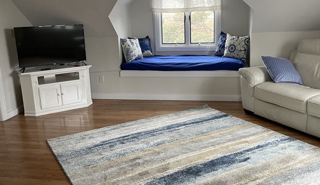 Charming 2-bedroom house with spectacular sunsets on beautiful Plum Island