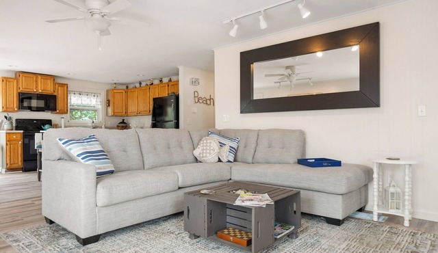 Charming 2-bedroom house in delightful Newbury with AC, WiFi