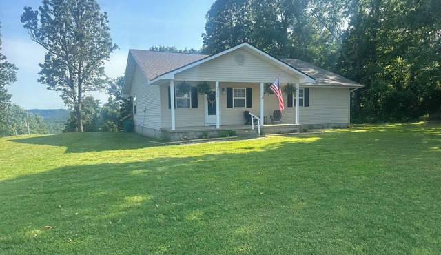 Charming 2-bedroom house in lovely Norfork Surrounding Area