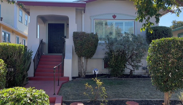Charming 2-bedroom house in fabulous Oakland with WiFi, fitness room.