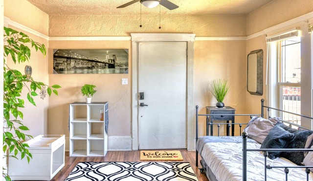 Charming 2-bedroom house in Oakland perfect for your getaway