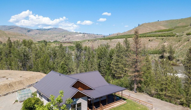 Charming 2-bedroom house with WiFi, AC in wonderful Pateros