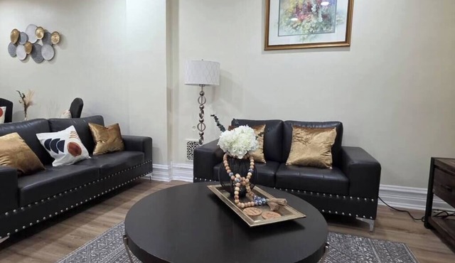 Charming 2-bedroom house in fantastic Reading with AC, WiFi