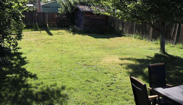 Charming 2-bedroom house with WiFi, AC in the heart of West Seattle