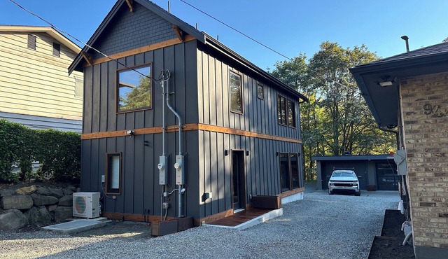 Charming 2-bedroom house in Seattle near parks and trails