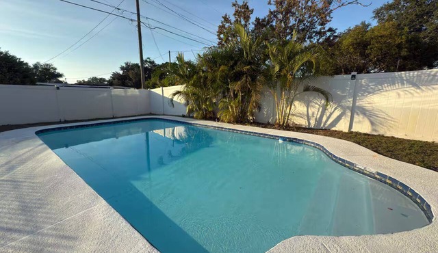 Charming 2-bedroom house with Pool.