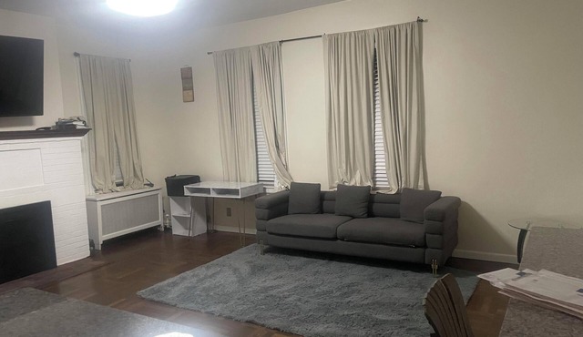 Charming 2-bedroom house in Yonkers with AC