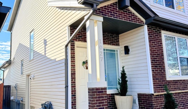 Charming 2-bedroom house in delightful Calgary with WiFi, AC