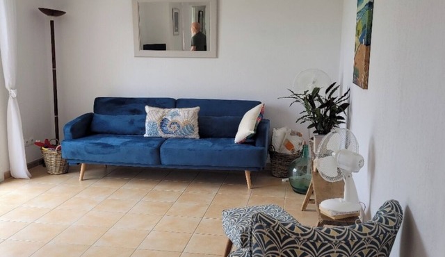 Charming 2-bedroom house in tranquil Homps with AC and fitness room