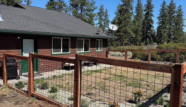Charming 2-bedroom house private setting with amazing Mt. Shasta view
