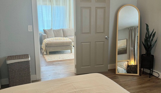 Charming 2-bedroom house in Albany with AC, WiFi