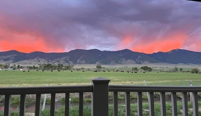 Charming 2-bedroom house in lovely Alder with WiFi, AC & beautiful Mountain View