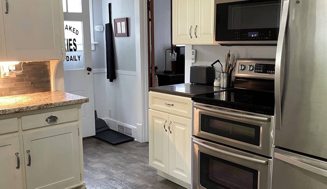 Charming 2-bedroom house in delightful Algona with WiFi, AC,