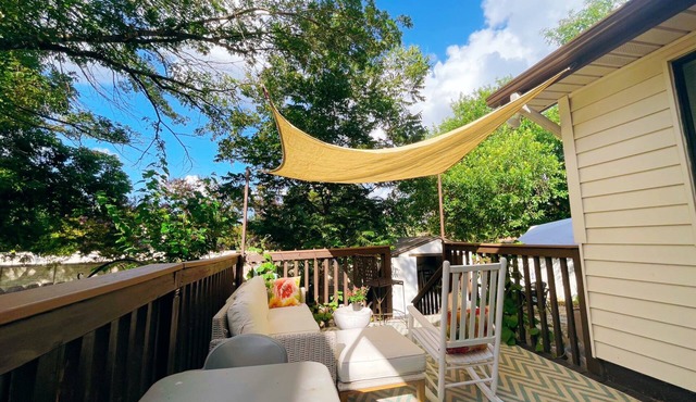 Charming 2-bedroom house in wonderful Austin with AC, WiFi