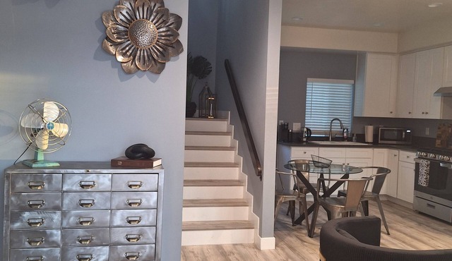Charming 2-bedroom house in Azusa with WiFi and AC