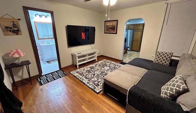 Charming 2-bedroom house with WiFi, AC in Bayonne