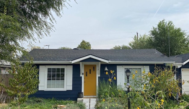 Charming 2-bedroom House - Near Downtown