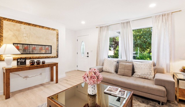 Charming 2-bedroom house in wonderful Burien with 500mbps speed WiFi,