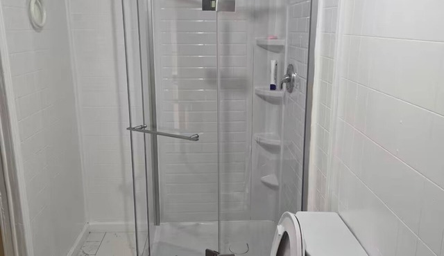 Charming 2 =bedroom house in wonderful Camden with AC