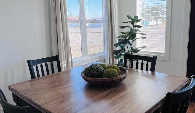 Charming 2-bedroom house with WiFi in Center