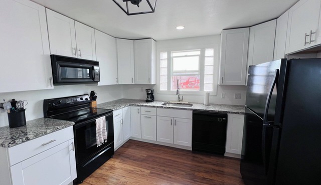 Charming 2-bedroom house in awesome Center with WiFi