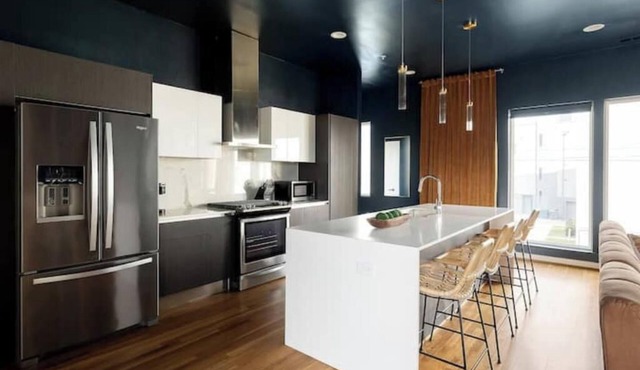 Charming 2-bedroom house with AC in Dallas