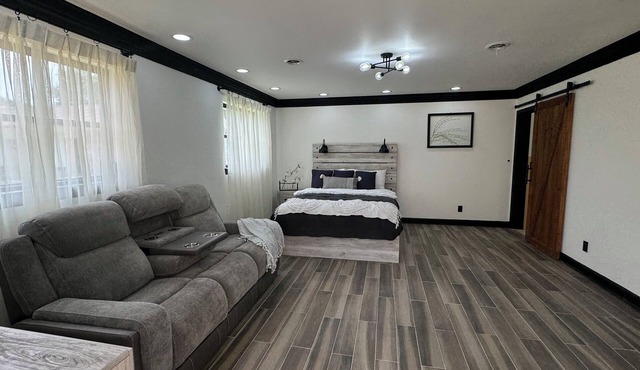 Charming 2-bedroom house with WiFi, AC in Dalton