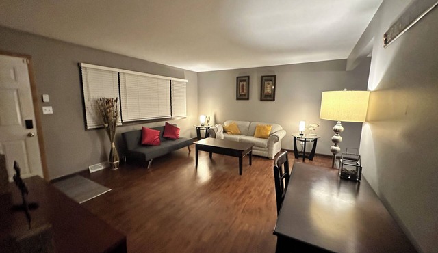 Charming 2-bedroom house in DeKalb