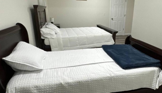 Charming 2-bedroom house in marvelous Denver with AC, WiFi