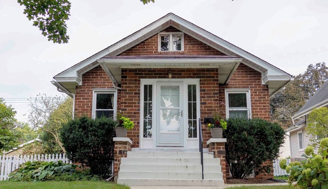 Charming 2-bedroom house with WiFi, AC in brilliant Geneva