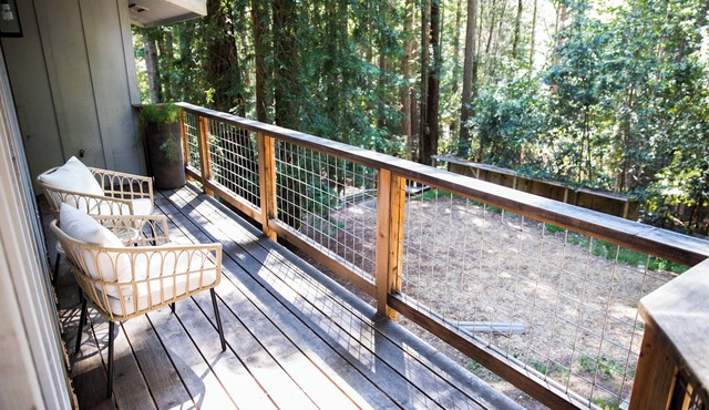 Charming 2-bedroom house near the coast in Jenner with WiFi and AC