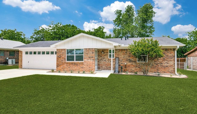Charming 2-bedroom house in lovely Keller with WiFi, AC