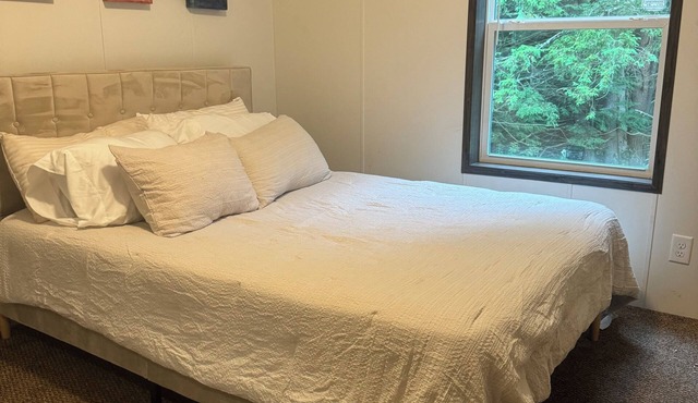 Charming 2-bedroom house in Kersey with WiFi and AC