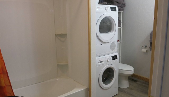 Charming 2-bedroom house in Lovell with AC, WiFi.