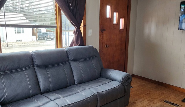 Charming 2-bedroom house in marvelous Medway with WiFi