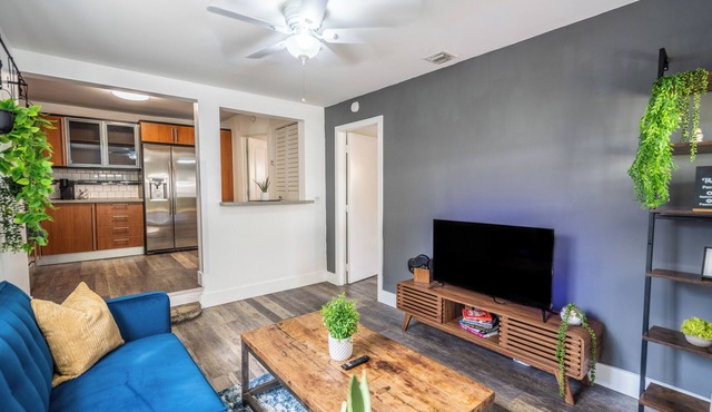 Charming 2-bedroom house in amazing Miami with WiFi, AC