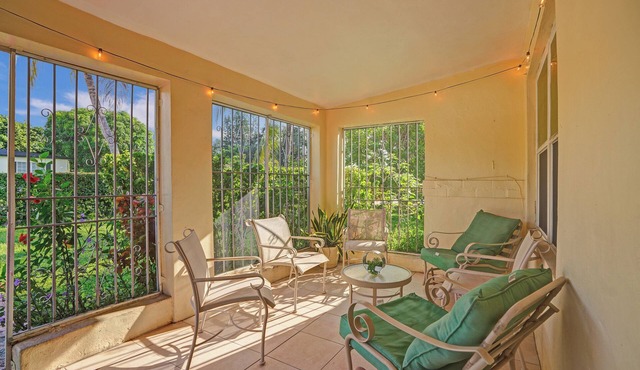 Charming 2-bedroom house in brilliant Miami with WiFi, AC that fits 8 people