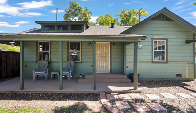 Charming 2-bedroom house in Modesto with AC and WiFi