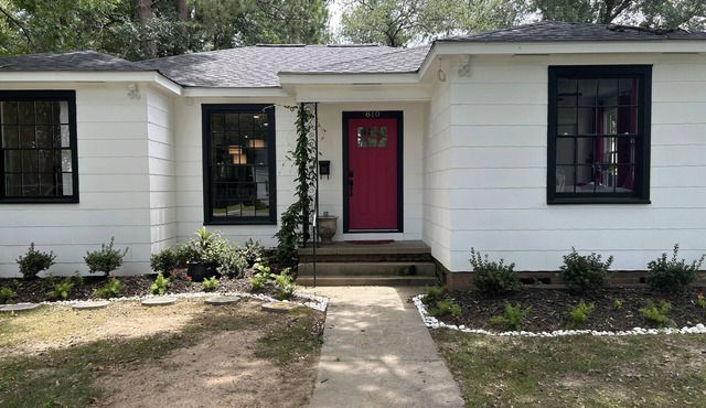 Charming 2-bedroom house with WiFi, AC in welcoming Monroe