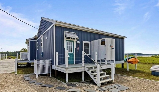 Charming 2-bedroom house with AC, WiFi in Mathews County Virginia