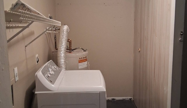 Charming 2-bedroom house in soothing Ocala with AC close to all major storenWalm