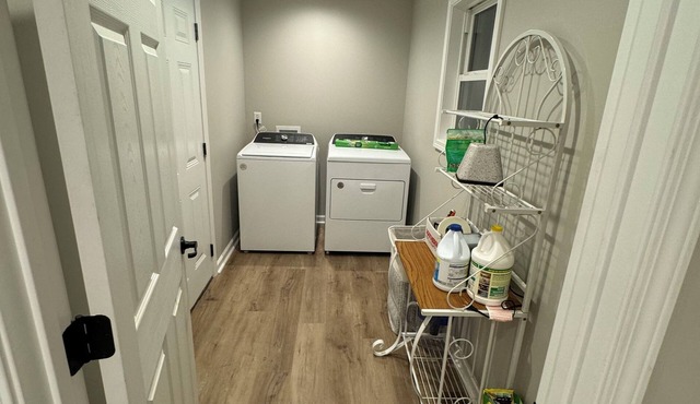 Charming 2-bedroom house 20 miles from stadium