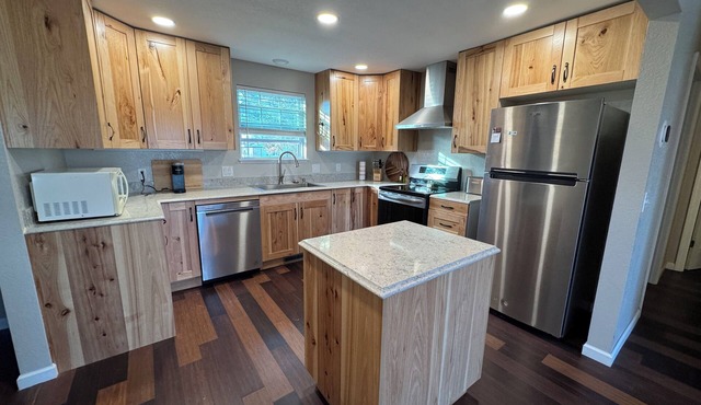 Charming 2-bedroom house with AC in Palco