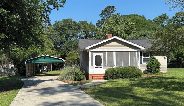 Charming 2-bedroom house in Perry with AC, WiFi