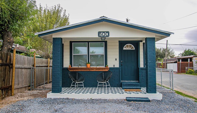 Charming 2-bedroom house in Pharr with AC, and WiFi.