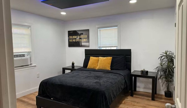 Charming 2-bedroom house in terrific Rahway near train to NYC