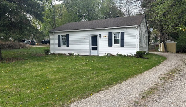 Charming 2-bedroom house in Saline with WiFi and AC