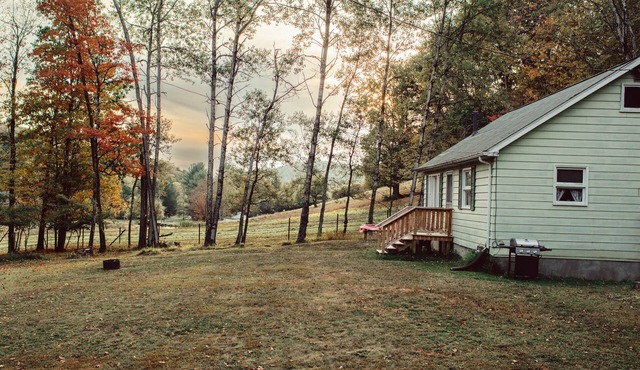 Charming 2-bedroom house in Tiona with sunset views and everything you need.