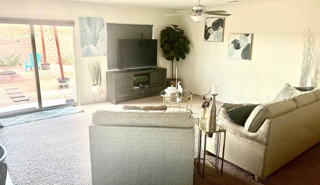 Charming 2-bedroom house in delightful Tucson near Casino del Sol.